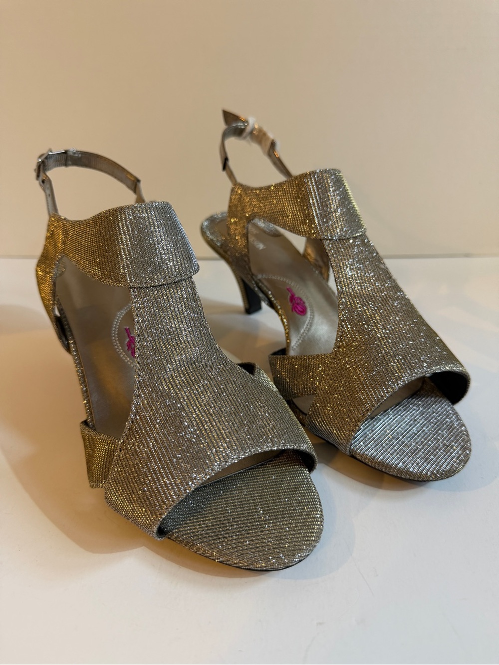 Ros Hommerson Metallic Silver Open-Toe Slingback Heels Size 8 WW